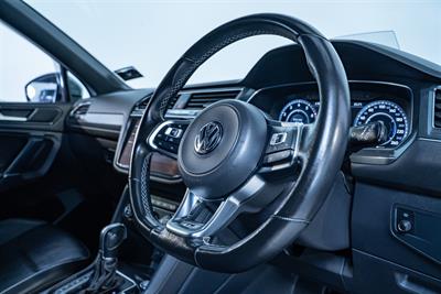 2018 Volkswagen Tiguan - Thumbnail