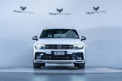 2018 Volkswagen Tiguan - Thumbnail