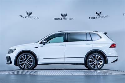 2018 Volkswagen Tiguan - Thumbnail