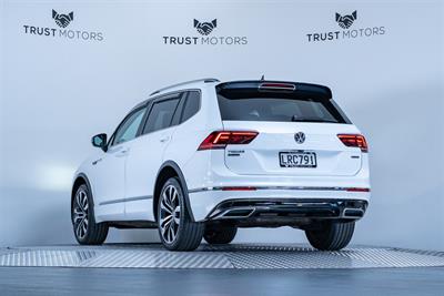 2018 Volkswagen Tiguan - Thumbnail