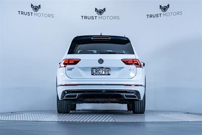 2018 Volkswagen Tiguan - Thumbnail