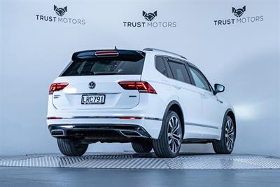 2018 Volkswagen Tiguan - Thumbnail