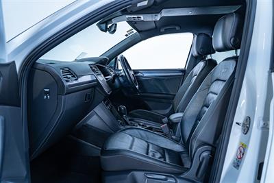 2018 Volkswagen Tiguan - Thumbnail