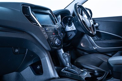 2017 Hyundai Santa Fe - Thumbnail