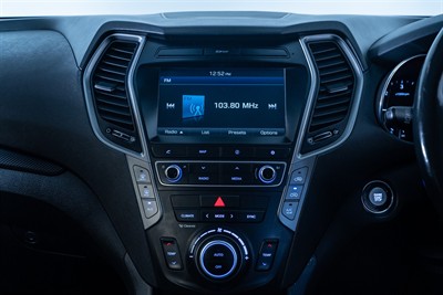 2017 Hyundai Santa Fe - Thumbnail