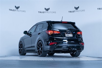 2017 Hyundai Santa Fe - Thumbnail