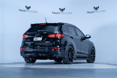 2017 Hyundai Santa Fe - Thumbnail