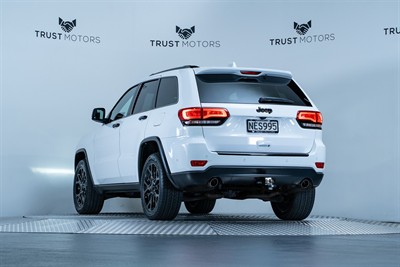 2020 Jeep Grand Cherokee - Thumbnail