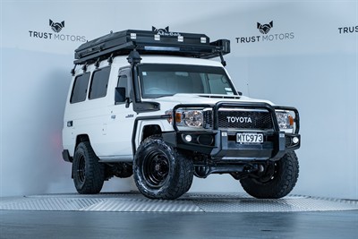 2020 Toyota Landcruiser - Thumbnail