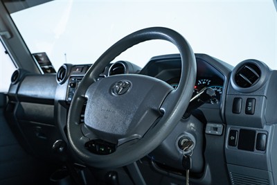 2020 Toyota Landcruiser - Thumbnail