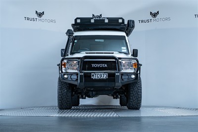 2020 Toyota Landcruiser - Thumbnail