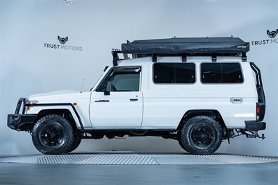 2020 Toyota Landcruiser - Thumbnail
