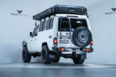 2020 Toyota Landcruiser - Thumbnail