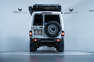 2020 Toyota Landcruiser - Thumbnail