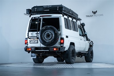 2020 Toyota Landcruiser - Thumbnail