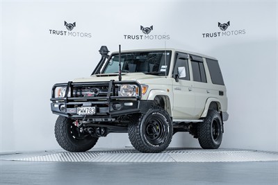 2023 Toyota Landcruiser - Thumbnail