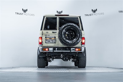 2023 Toyota Landcruiser - Thumbnail