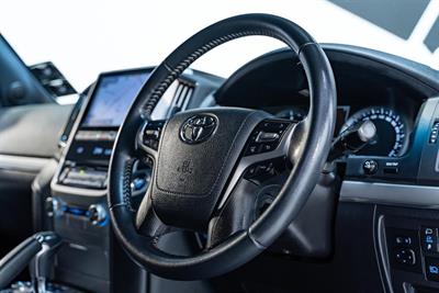 2017 Toyota Landcruiser - Thumbnail