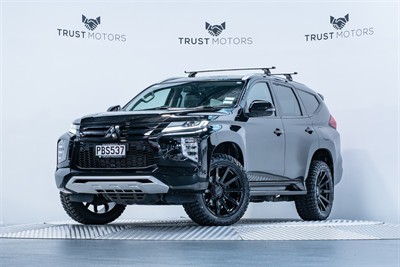 2022 Mitsubishi Pajero Sport - Thumbnail