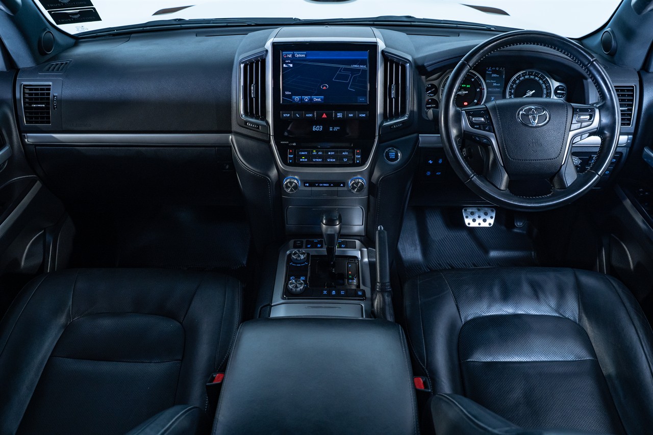 2020 Toyota Landcruiser