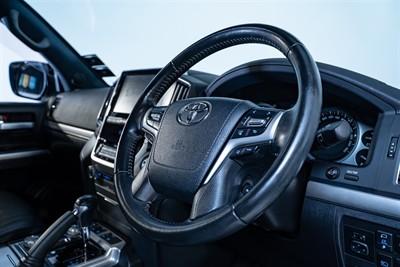 2020 Toyota Landcruiser - Thumbnail