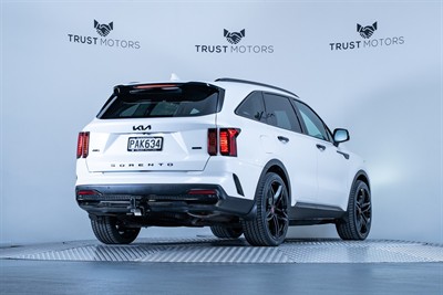 2022 Kia Sorento - Thumbnail