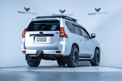 2017 Toyota Landcruiser Prado - Thumbnail