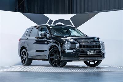2022 Mitsubishi Outlander - Thumbnail