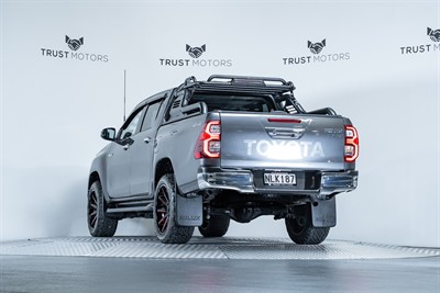 2021 Toyota Hilux - Thumbnail