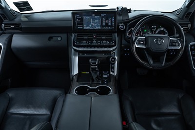 2022 Toyota Landcruiser - Thumbnail