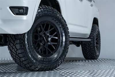 2022 Toyota Landcruiser - Thumbnail