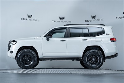 2022 Toyota Landcruiser - Thumbnail