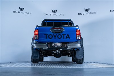 2024 Toyota Hilux - Thumbnail