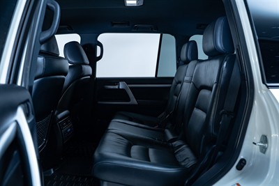 2020 Toyota Landcruiser - Thumbnail