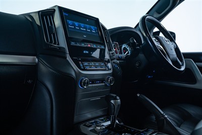 2020 Toyota Landcruiser - Thumbnail