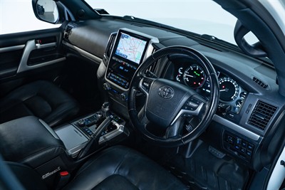 2020 Toyota Landcruiser - Thumbnail