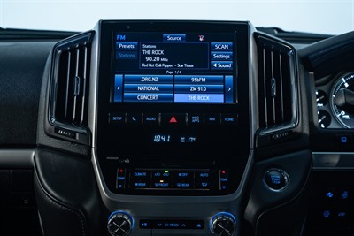 2020 Toyota Landcruiser - Thumbnail