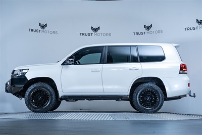 2020 Toyota Landcruiser - Thumbnail