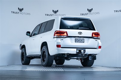 2020 Toyota Landcruiser - Thumbnail
