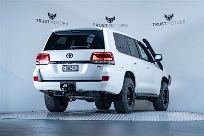 2020 Toyota Landcruiser - Thumbnail