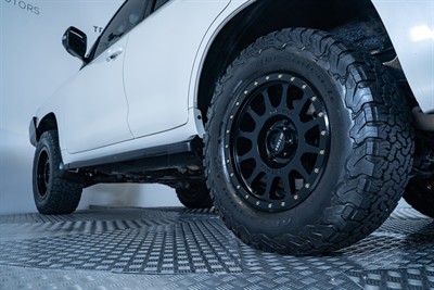 2020 Toyota Landcruiser - Thumbnail