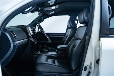 2020 Toyota Landcruiser - Thumbnail