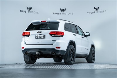 2016 Jeep Grand Cherokee - Thumbnail