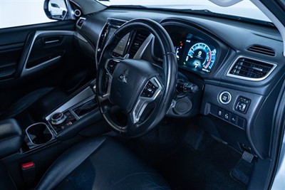 2023 Mitsubishi Pajero Sport - Thumbnail