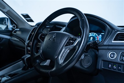 2023 Mitsubishi Pajero Sport - Thumbnail