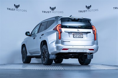 2023 Mitsubishi Pajero Sport - Thumbnail