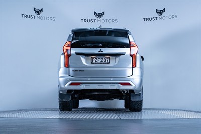 2023 Mitsubishi Pajero Sport - Thumbnail