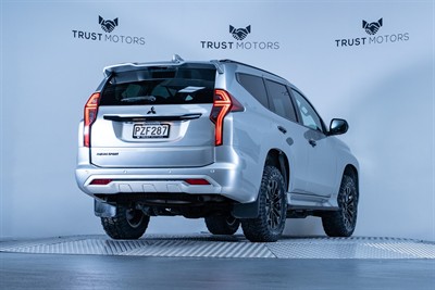 2023 Mitsubishi Pajero Sport - Thumbnail