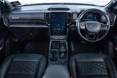 2022 Ford Everest - Thumbnail