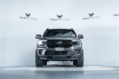 2022 Ford Everest - Thumbnail